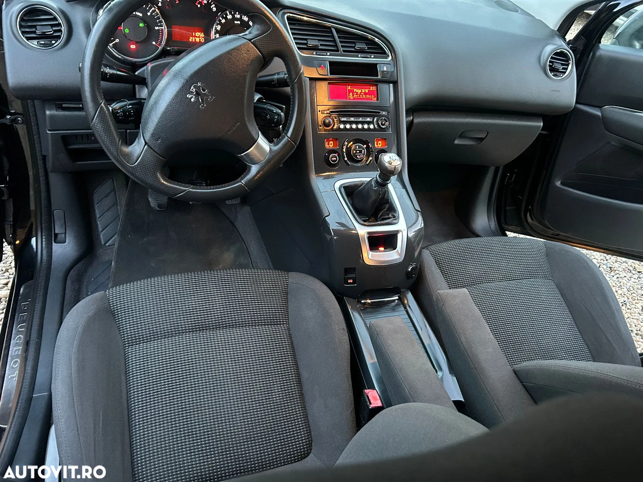 Peugeot 5008 - 8