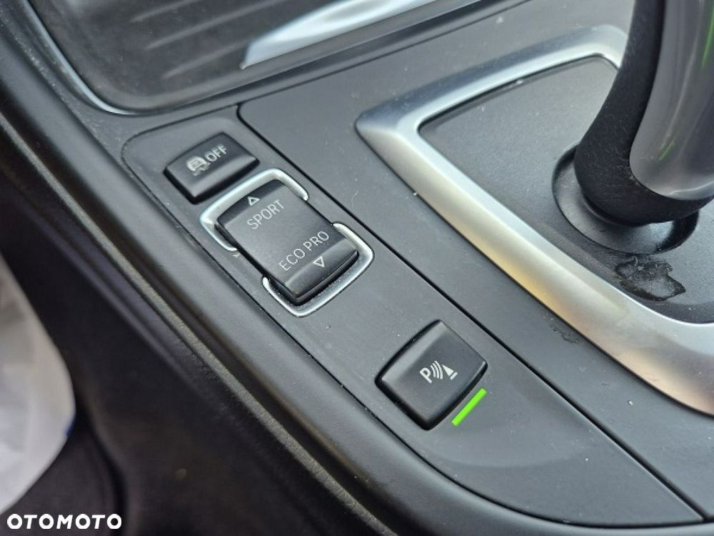 BMW Seria 3 - 36