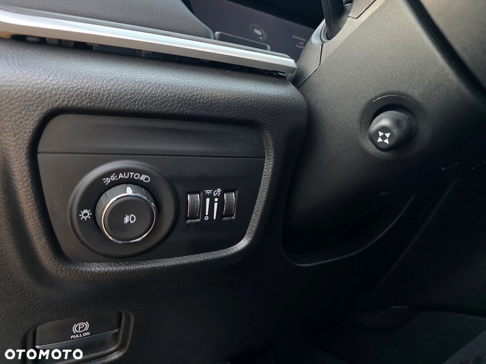 Jeep Grand Cherokee - 22