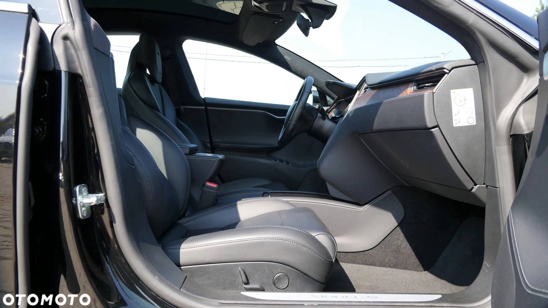 Tesla Model S Dual Motor Allradantrieb - 24