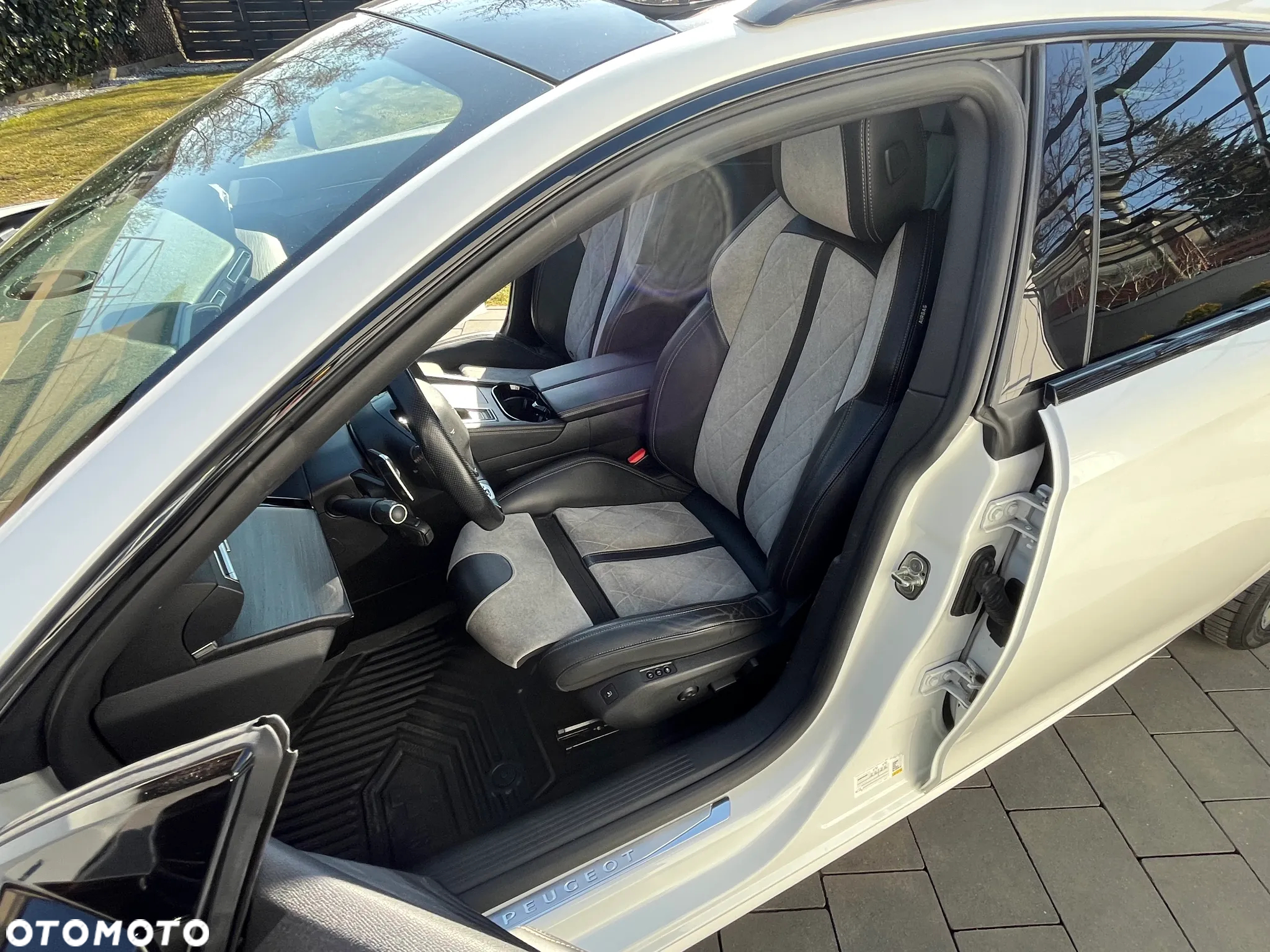 Peugeot 508 SW Plug-In Hybrid 225 e-EAT8 GT - 22