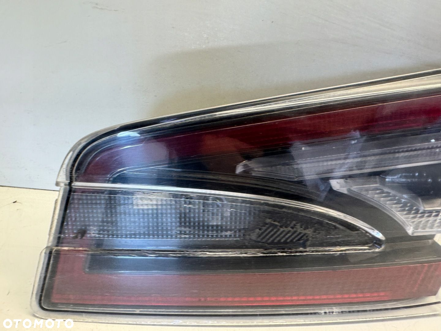 TESLA S LAMPA PRAWY TYŁ W KLAPĘ 6005924-00-C - 3