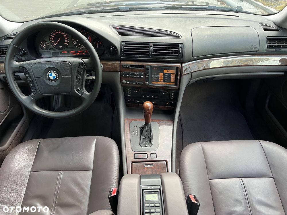 BMW Seria 7 735i - 22