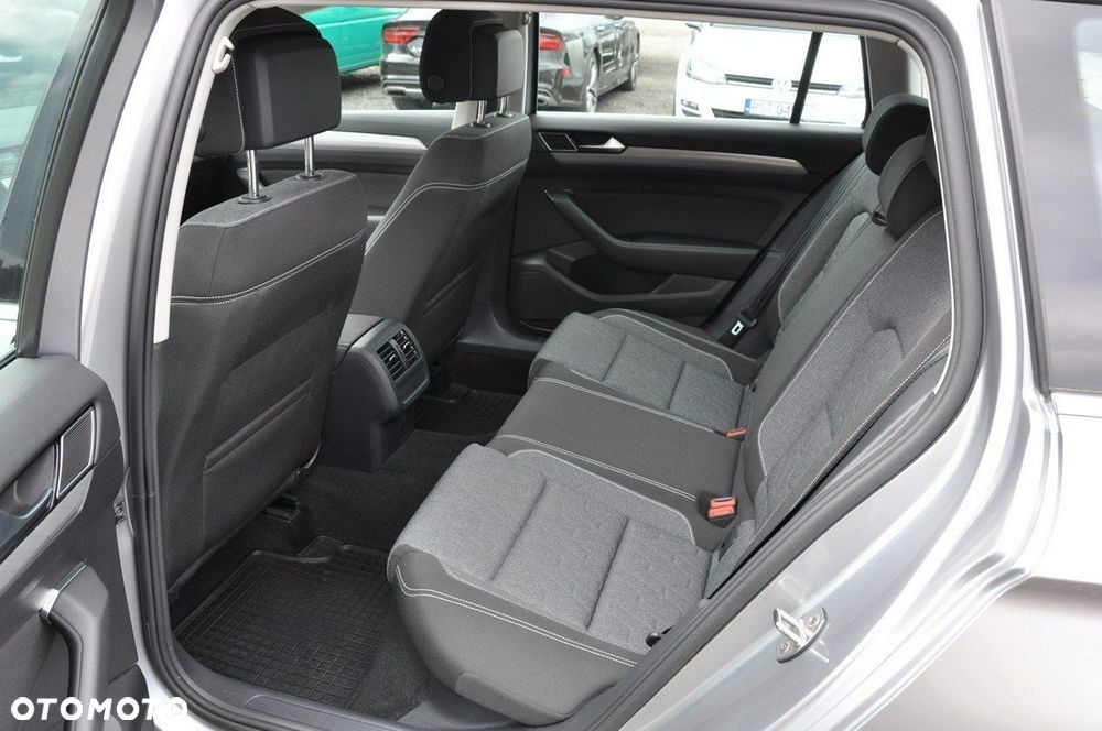 Volkswagen Passat - 24