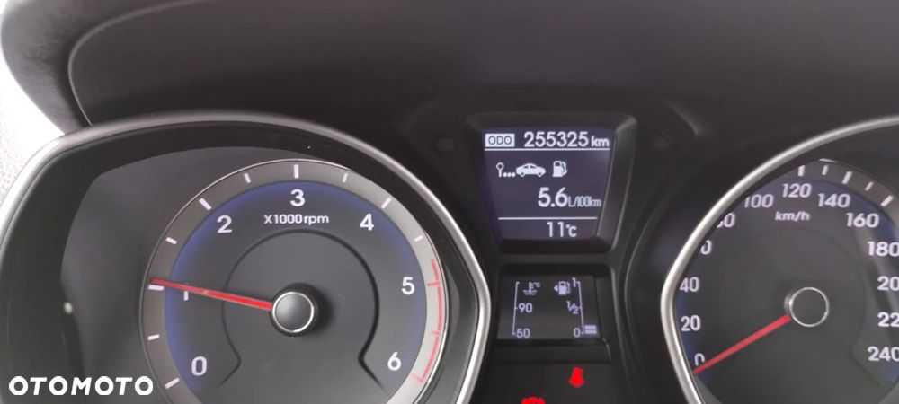 Hyundai i30 1.6 D Premiere Luxury - 11