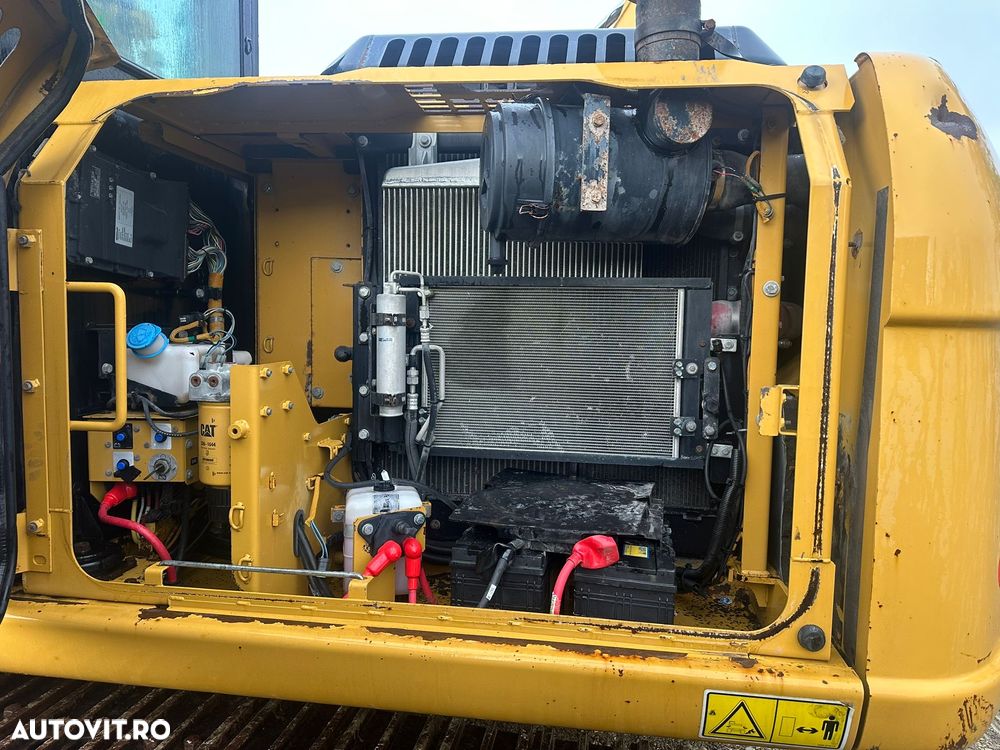 Caterpillar 438C - 12