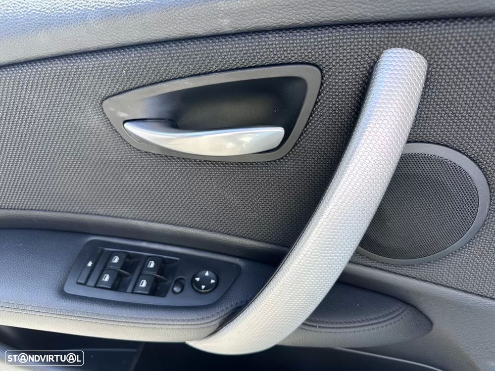 BMW 118 d Pack M - 19