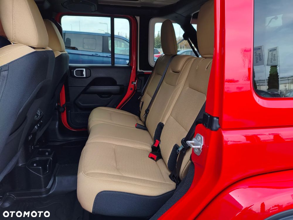 Jeep Wrangler Unlimited 2.2 CRD Sahara - 12
