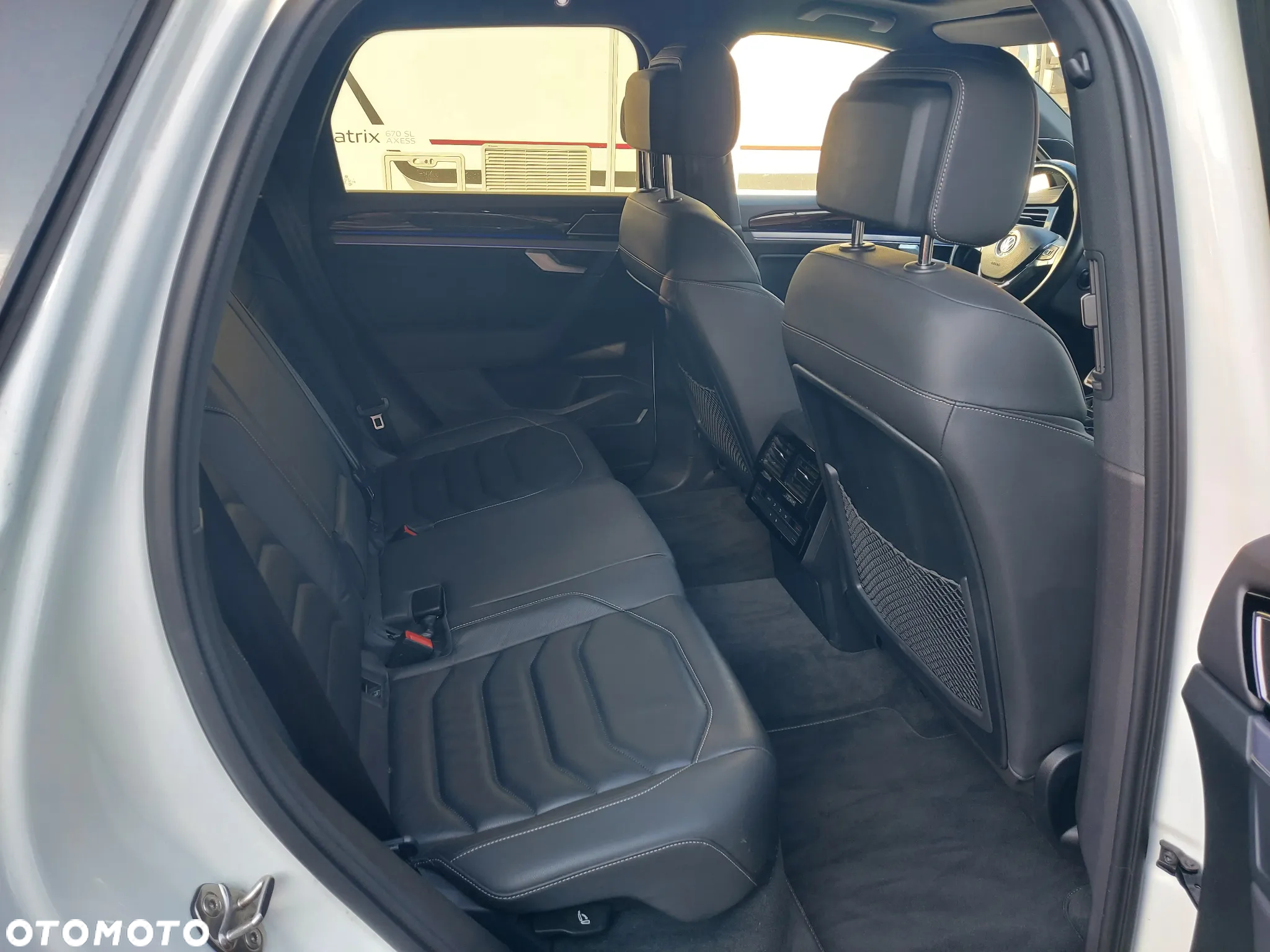 Volkswagen Touareg 3.0 V6 TDI 4Motion R-Line - 16