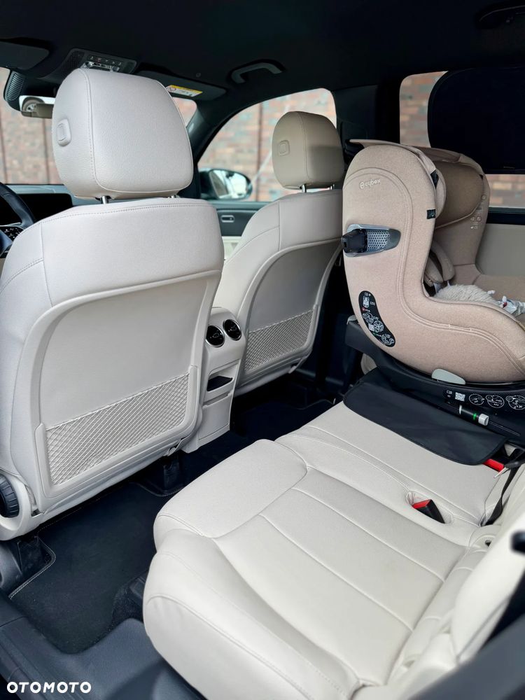 Mercedes-Benz GLB - 24