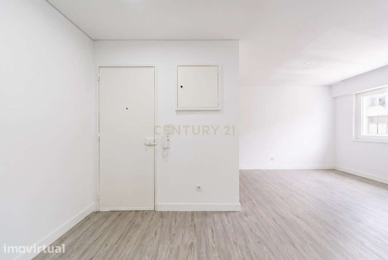 Apartamento T1 Como Novo, em Corroios - Grande imagem: 2/15