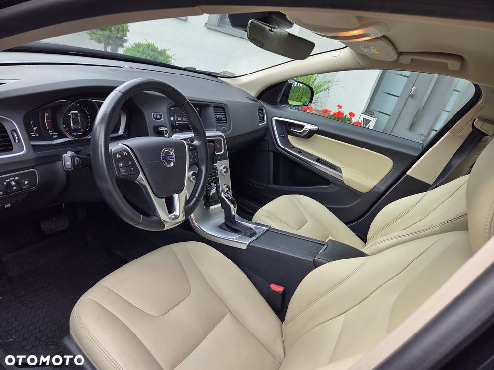 Volvo S60 Cross Country T5 AWD Summum - 2