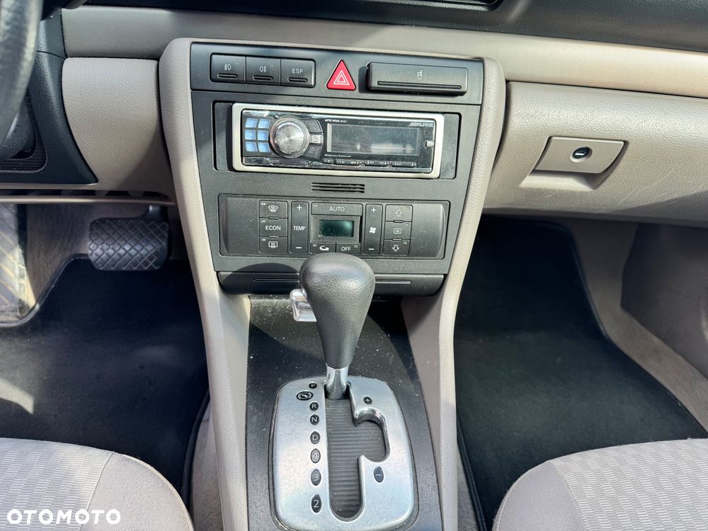 Audi A4 Limousine 2.4 Tiptronic - 10