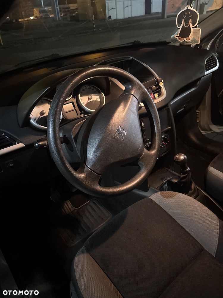 Peugeot 207 - 18