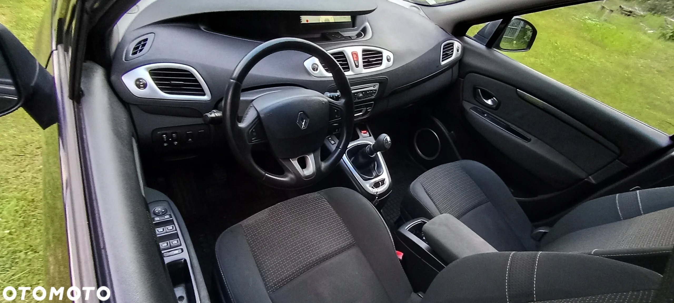 Renault Scenic 1.5 dCi Emotion - 10