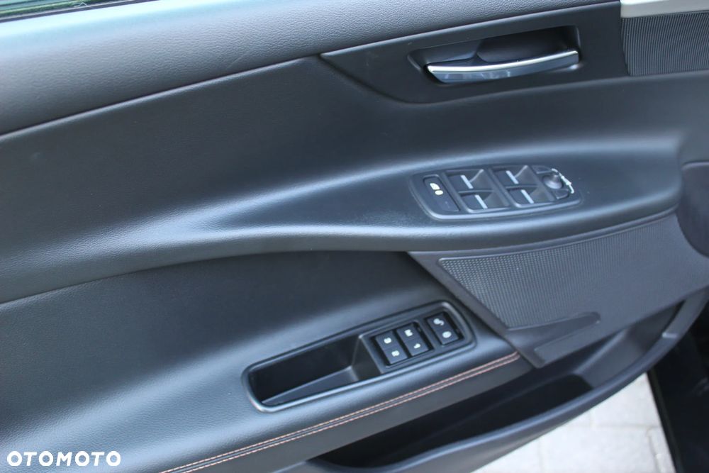 Jaguar XE 20d R-Sport - 9