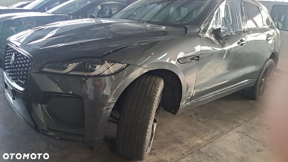 Jaguar F-Pace 2.0 P250 mHEV AWD R-Dynamic SE - 3