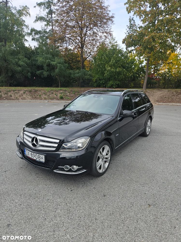 Mercedes-Benz C-Class 2011 photo 3