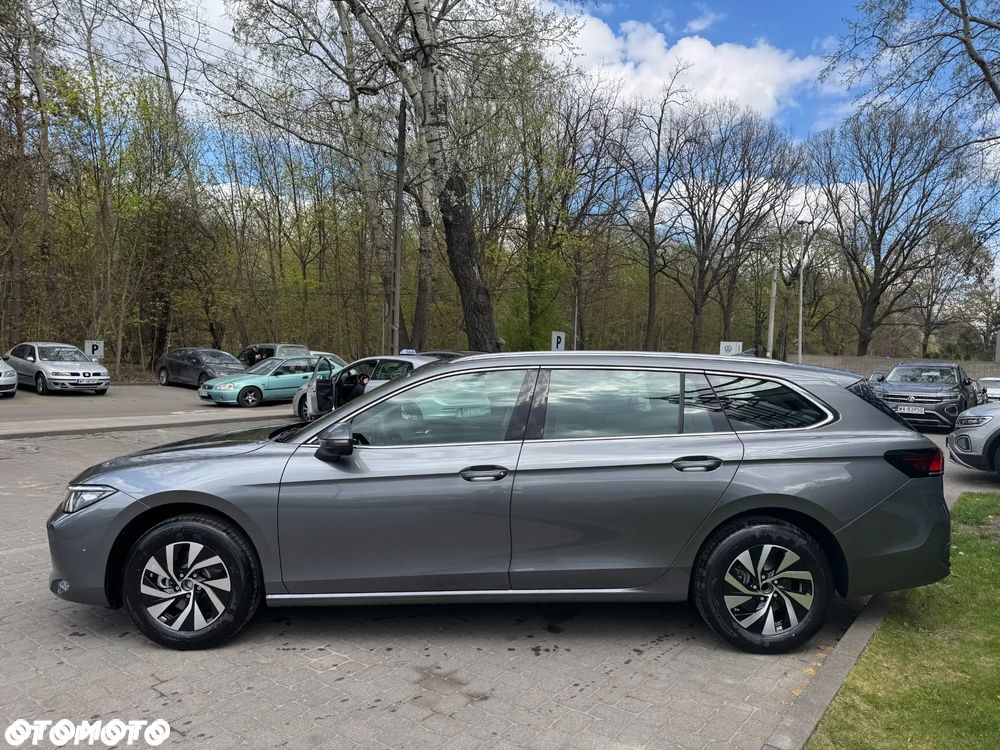 Volkswagen Passat - 4