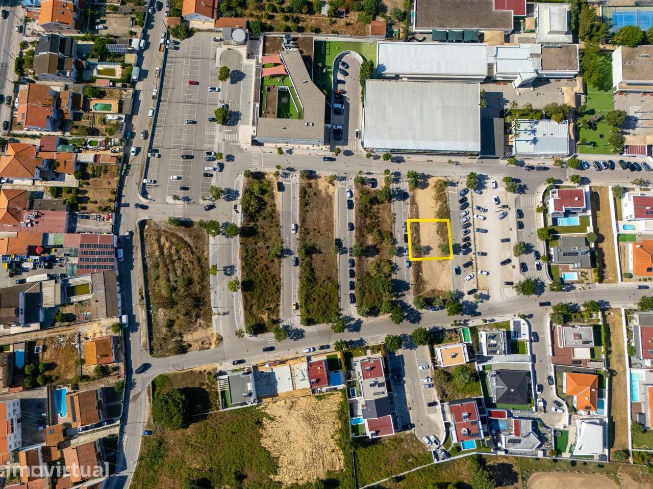 Terreno urbano em loteamento de luxo (ABC: 460m2), 4 fogos com 2 frent - Grande imagem: 2/20