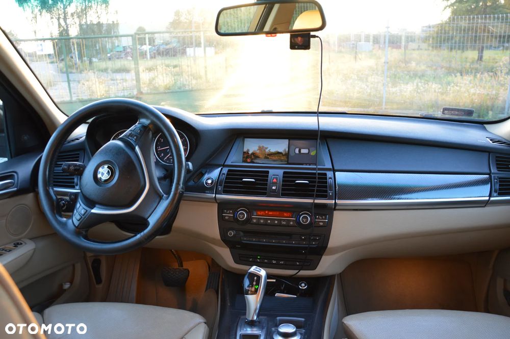 BMW X5 4.8i xDrive - 8
