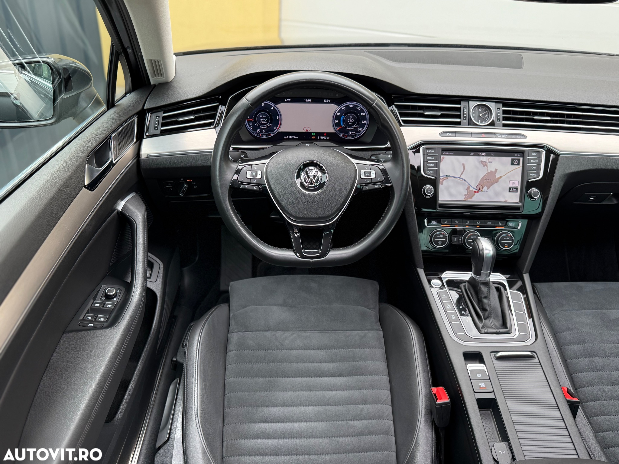 Volkswagen Passat 2.0 TDI DSG Highline - 11