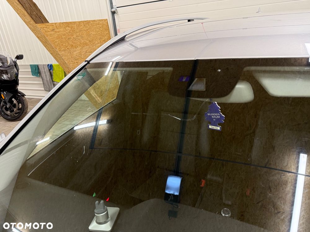 Mercedes-Benz Klasa E 200 CGI BlueEFFICIENCY Automatik Avantgarde - 17