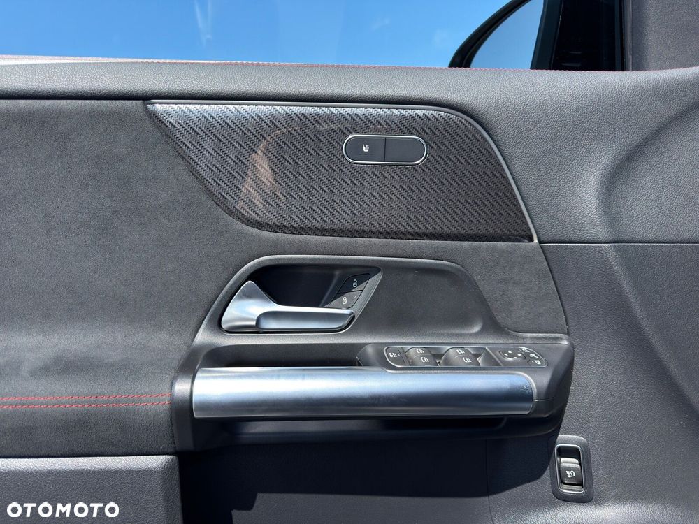 Mercedes-Benz GLA 200 d AMG Line - 16