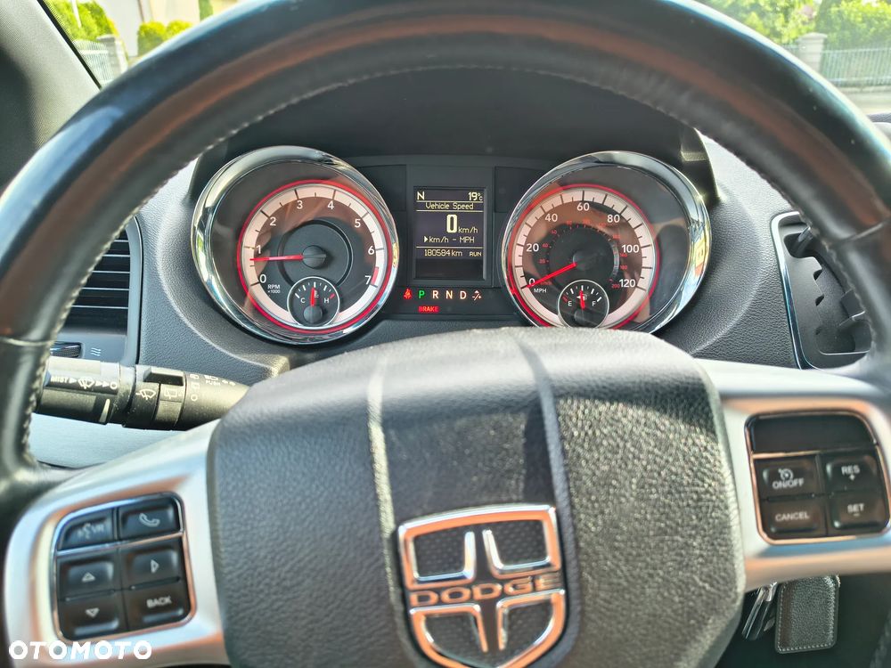 Dodge Grand Caravan - 8
