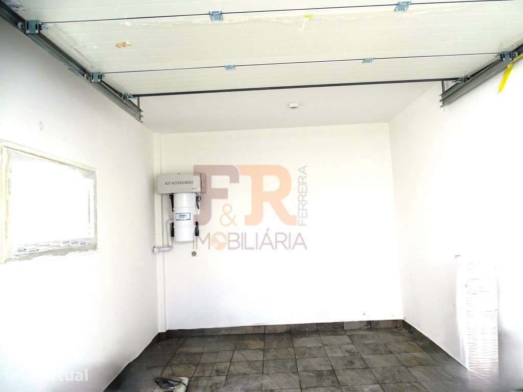 Moradia Geminada Duplex T3 com Garagem e Pérgula, Fernão Ferro - Grande imagem: 4/23
