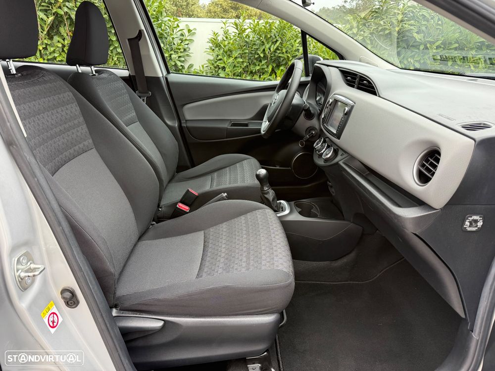 Toyota Yaris 1.0 VVT-i Comfort c/ Design-Pack - 23