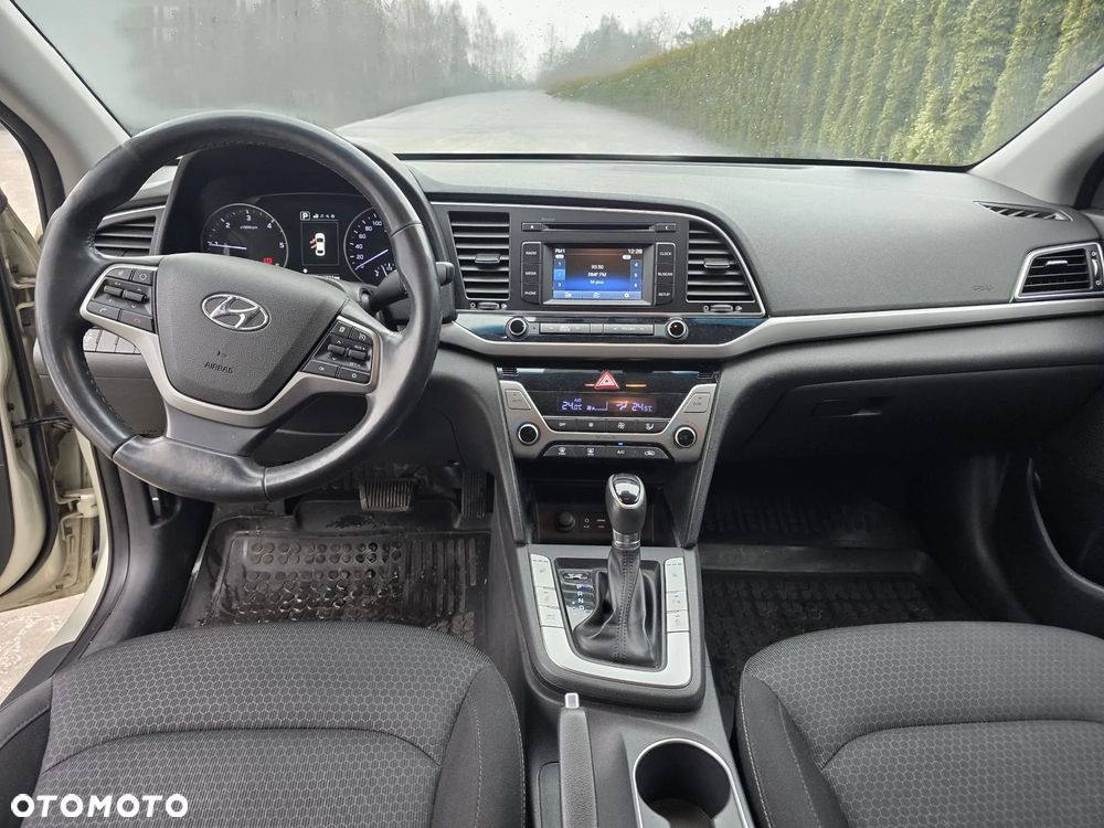 Hyundai Elantra 1.6 CRDi BlueDrive Style DCT - 9