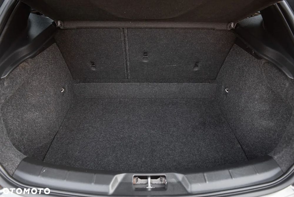 Volvo V40 Cross Country D2 Momentum - 28