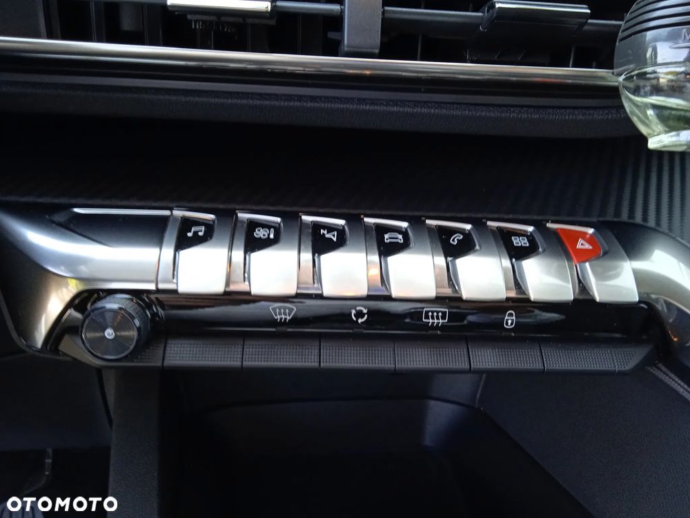 Peugeot 3008 1.2 PureTech Allure S&S - 25