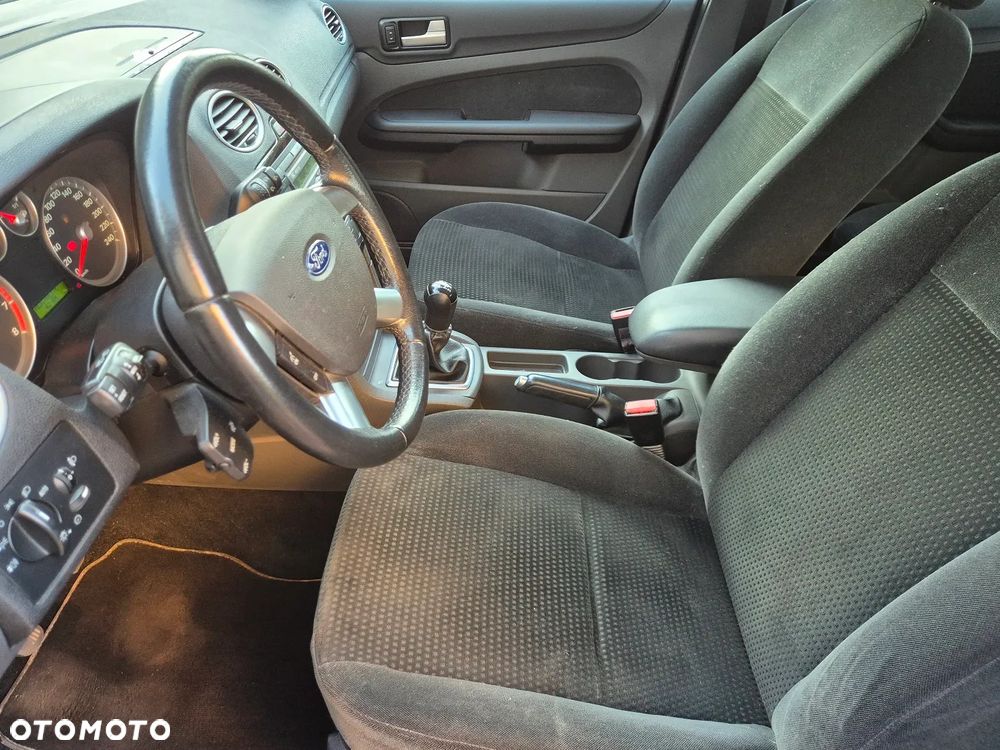 Ford Focus 1.6 16V Ghia - 16