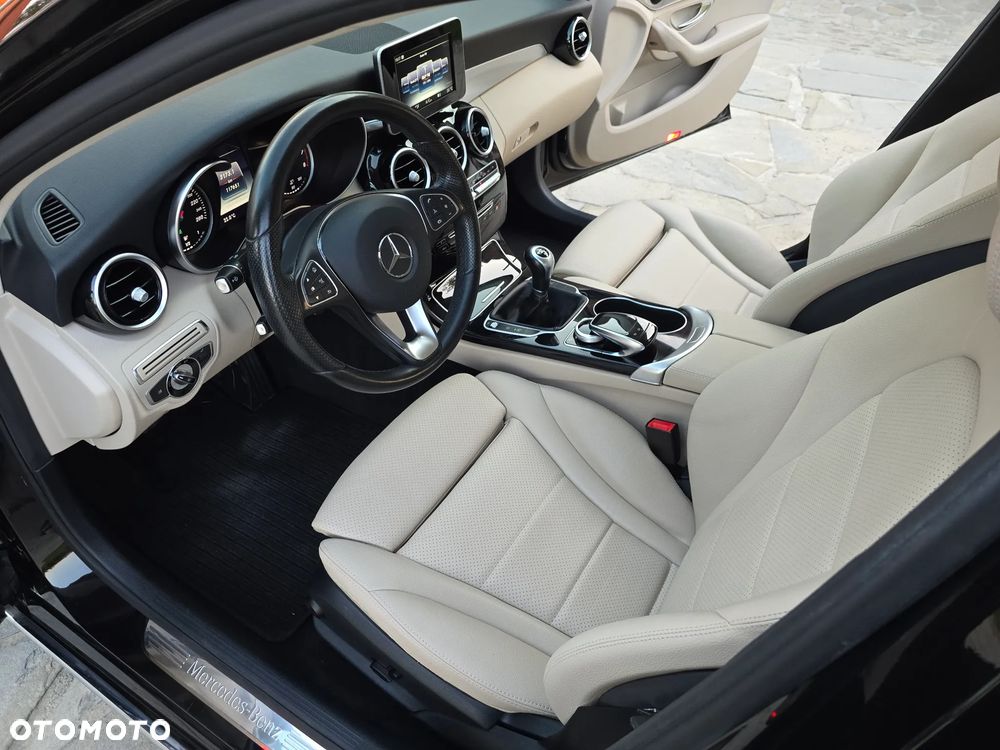 Mercedes-Benz Klasa C 180 Exclusive - 25