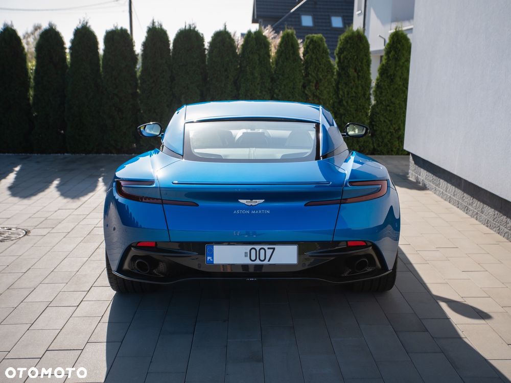 Aston Martin DB11 V12 AMR - 9