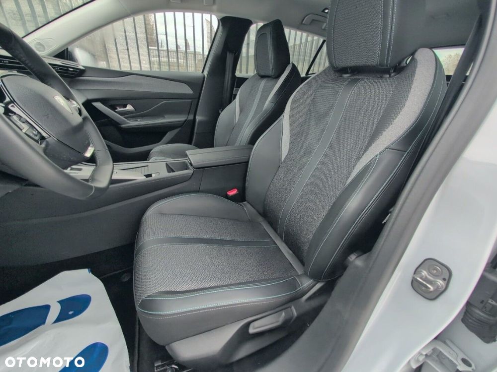 Peugeot 408 1.6 Plug-In Hybrid 225 Allure EAT8 - 9