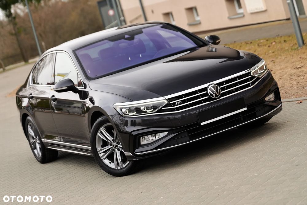 Volkswagen Passat - 1