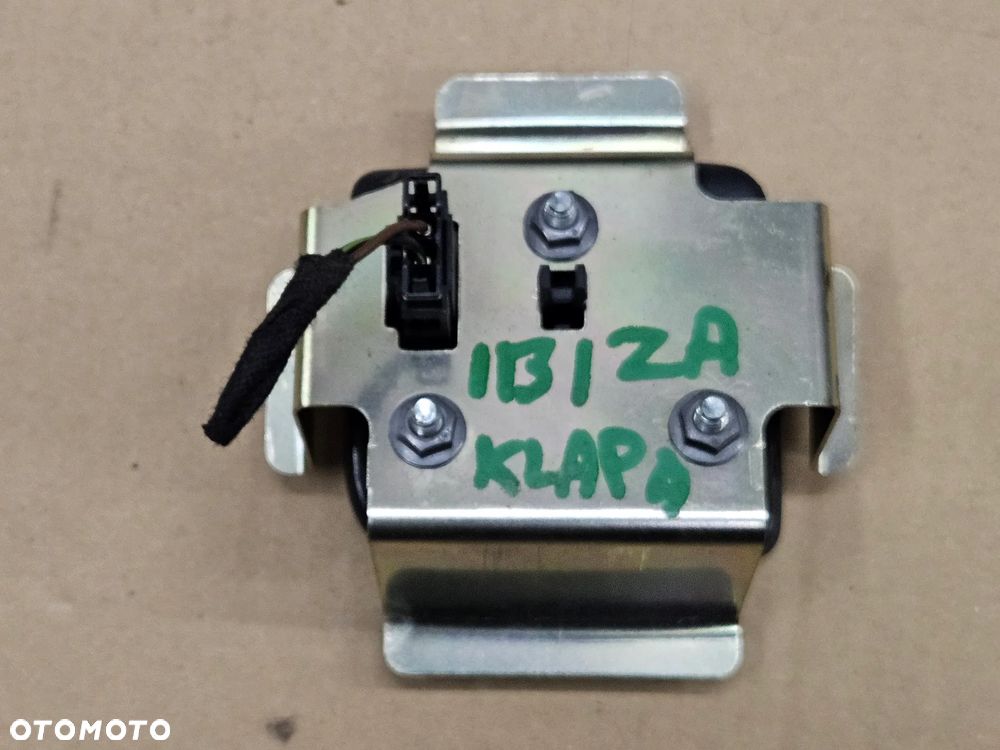 Seat Ibiza 4 IV 6J Leon III Toledo 4 klamka klapy tył tylnej mikrostyk emblemat - 3