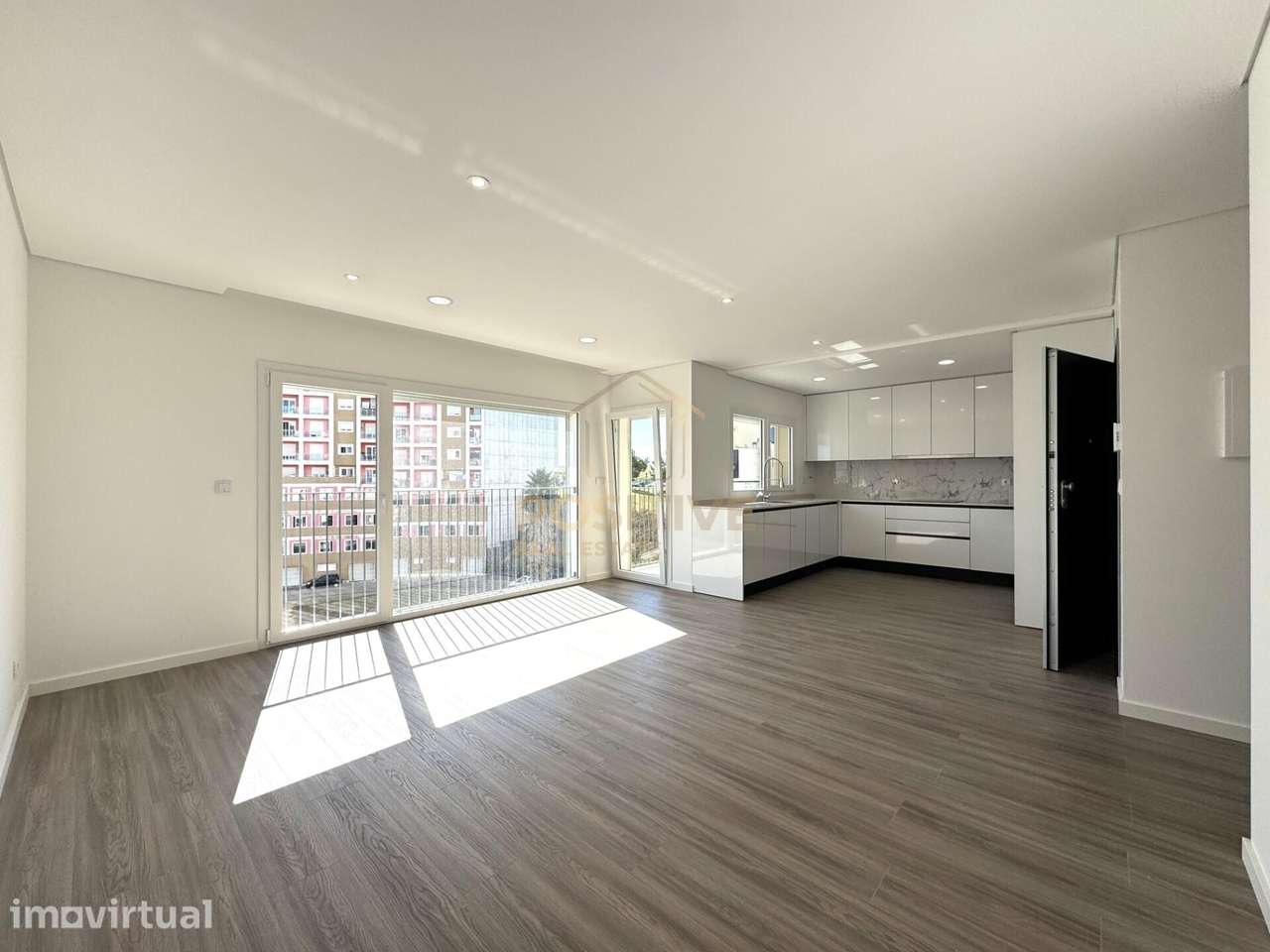 T3 em Santa Marta do Pinhal | Suite, 2 varandas e zona social de 31 m2 - Grande imagem: 4/44
