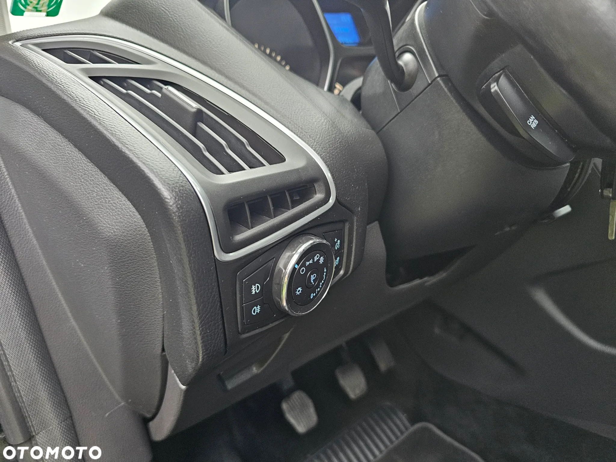 Ford Focus 1.6 Edition - 12