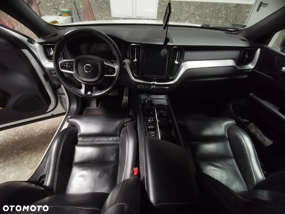 Volvo XC 60 B4 D AWD R-Design - 9