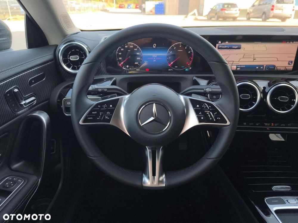 Mercedes-Benz CLA - 12