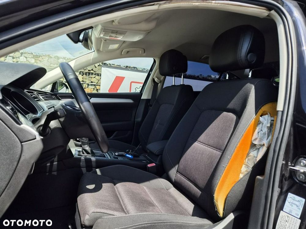 Volkswagen Passat - 12