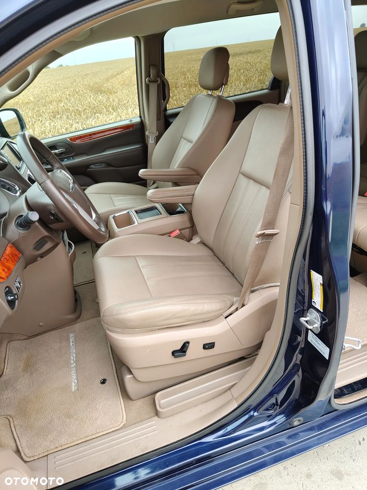 Chrysler Town & Country 3.6 Limited - 13