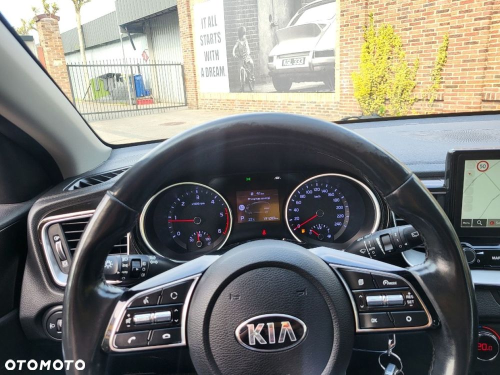 Kia Ceed - 14