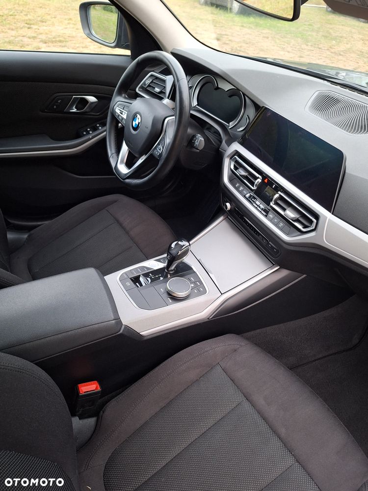 BMW Seria 3 320i Sport Line - 13