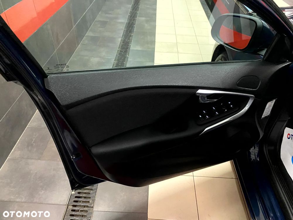 Volvo V40 D4 Momentum - 12