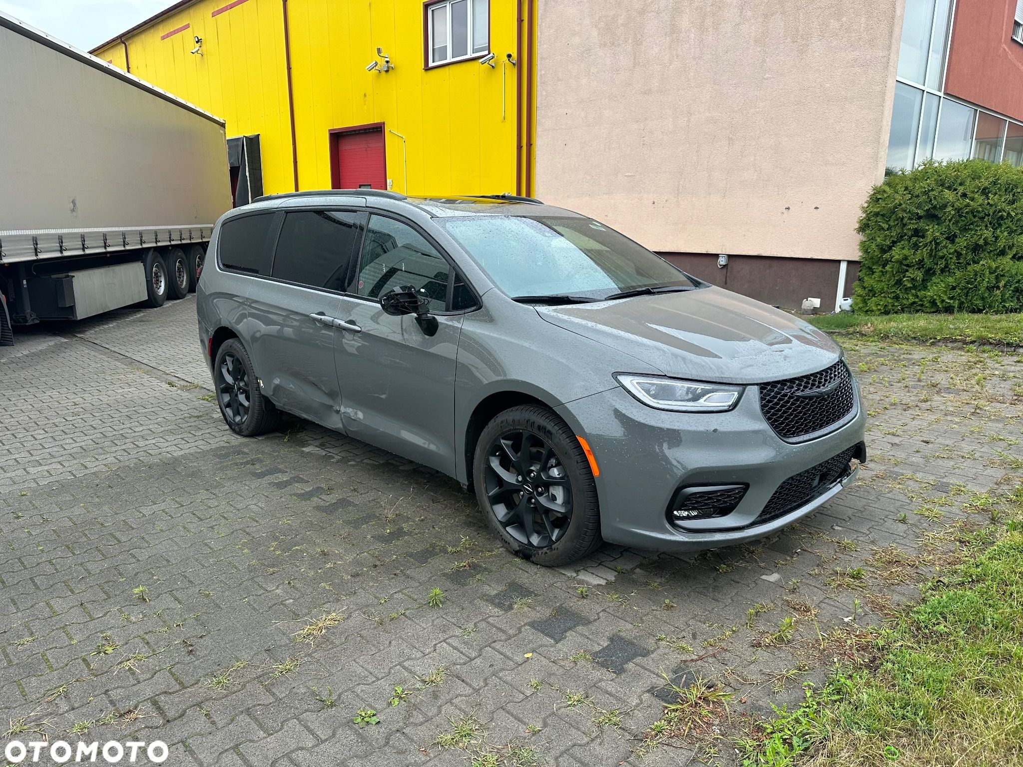 Chrysler Pacifica - 1